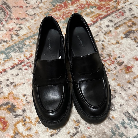 Universal Thread Black Chunky Loafers - Picture 2 of 5